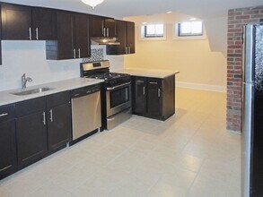 877 W Lill Ave in Chicago, IL - Building Photo - Building Photo