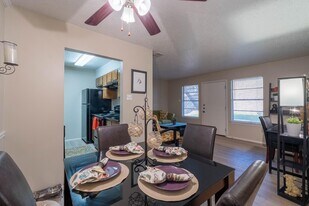 Indiana Village in Lubbock, TX - Building Photo