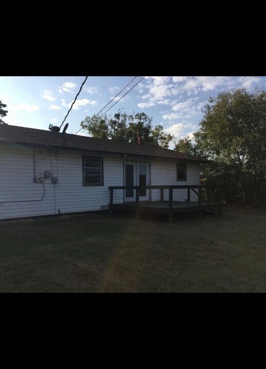 715 Patricia Dr in Tecumseh, OK - Building Photo