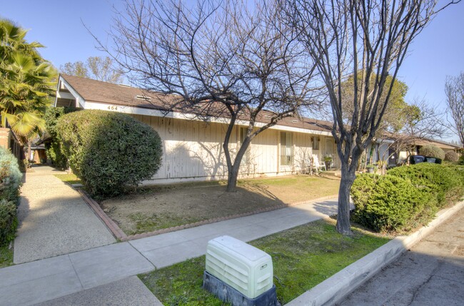 464 E Calimyrna Ave in Fresno, CA - Building Photo - Building Photo