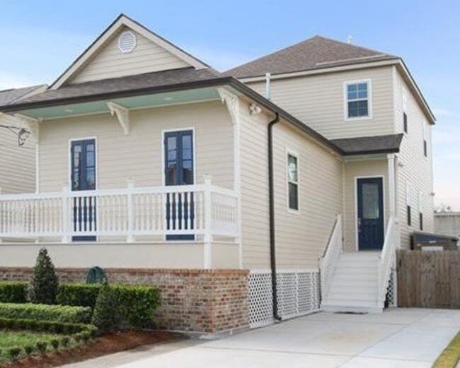 5760 Warrington Dr in New Orleans, LA - Building Photo - Building Photo