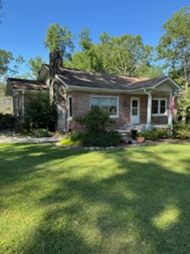 131 Wickins Dr in Hendersonville, NC - Building Photo - Building Photo