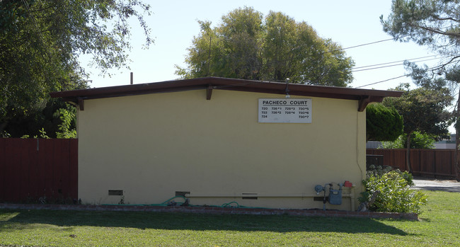 Pacheco Court in Hayward, CA - Foto de edificio - Building Photo