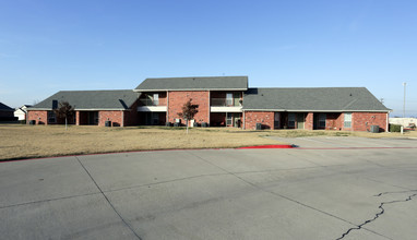 Deer Run Apartments in Greenville, TX - Building Photo - Building Photo