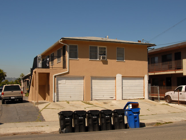 929-933 Hyperion Ave in Los Angeles, CA - Building Photo - Building Photo