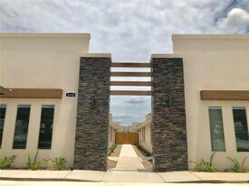 8 Coyote Hls in Edinburg, TX - Building Photo