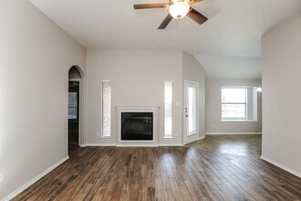 12329 Hunters Cabin Ct in Burleson, TX - Building Photo - Building Photo
