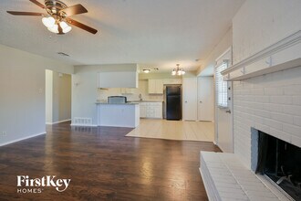 7621 Clover Ln in Watauga, TX - Building Photo - Building Photo