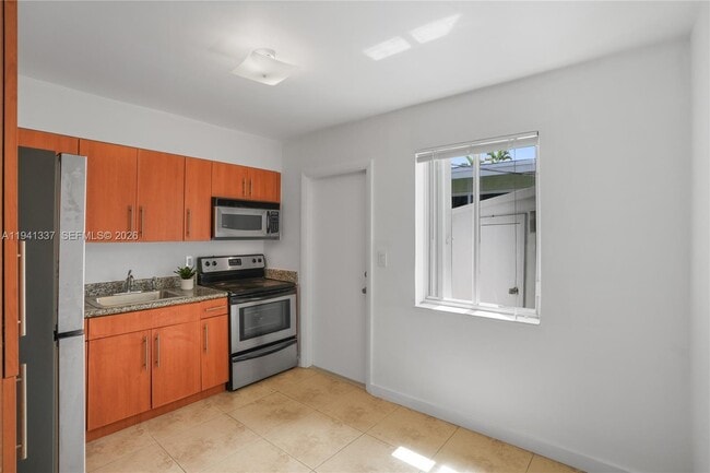 932 Moffett St in Hallandale Beach, FL - Building Photo - Building Photo