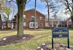 885 N Old Woodward Ave in Birmingham, MI - Building Photo