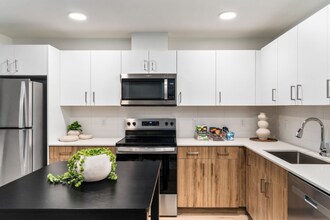 2950 NE 11th St in Renton, WA - Foto de edificio - Building Photo