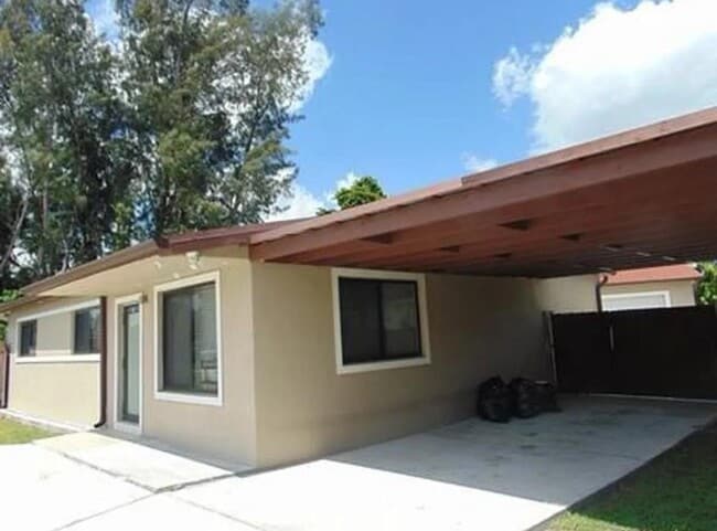 15700 NW 39th Pl in Opa Locka, FL - Building Photo - Building Photo