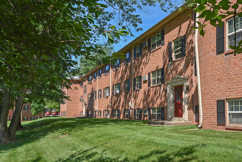 Naamans Village Apartments in Claymont, DE