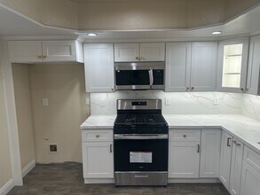 1126 N Palm St in Visalia, CA - Building Photo - Building Photo