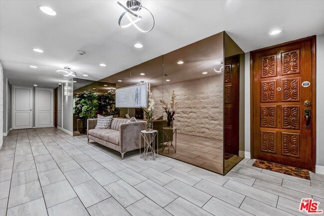 318 N Maple Dr in Beverly Hills, CA - Building Photo - Building Photo