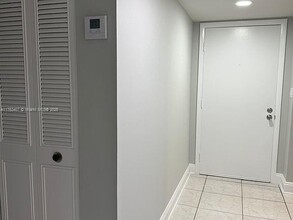 8025 SW 107th Ave in Miami, FL - Building Photo - Building Photo