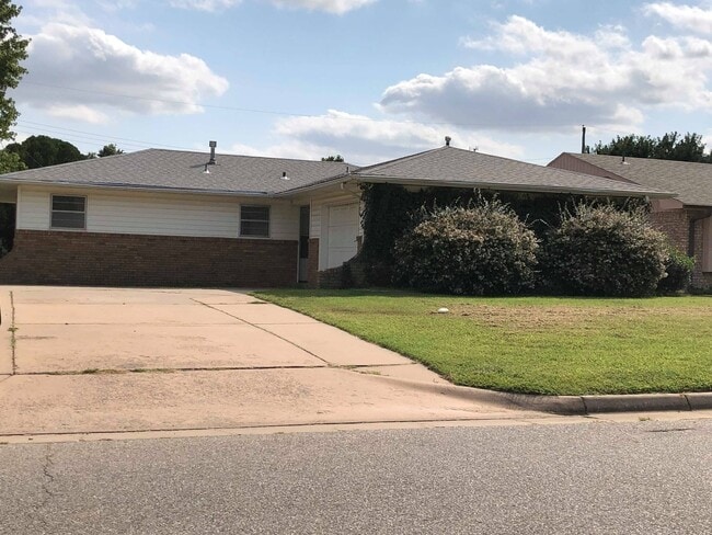 property at 709 W Oxford Ave