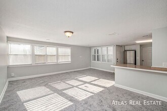 5335 Reeds Rd in Mission, KS - Foto de edificio - Building Photo