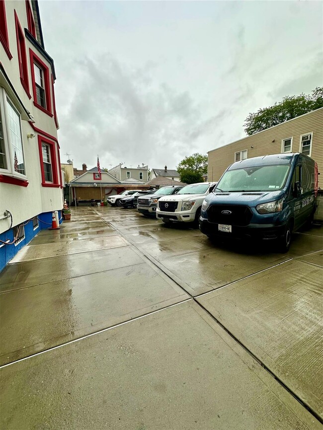 8713 135th St in Queens, NY - Foto de edificio - Building Photo