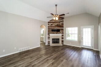 1355 Carlton Ridge Dr in Cordova, TN - Building Photo - Building Photo