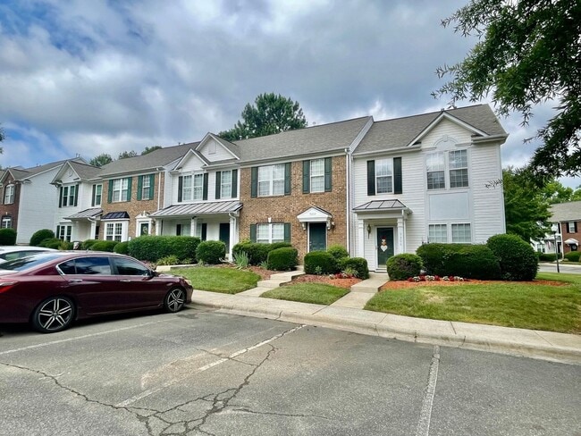 property at 5308 Jocelyn Ln