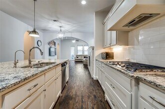 662 Thoroughbred Ave in Frisco, TX - Building Photo - Building Photo