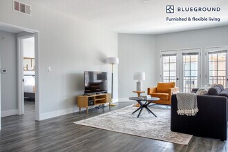 1620 S Bentley Ave in Los Angeles, CA - Building Photo - Building Photo