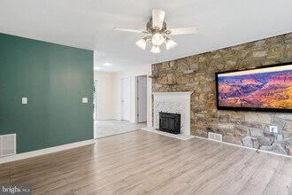2652 Collins Ct in Haymarket, VA - Building Photo - Building Photo