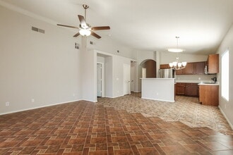 5824 S 27th Dr in Phoenix, AZ - Foto de edificio - Building Photo