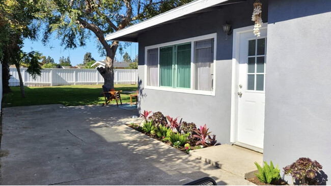 428 1/2 Hamilton St in Costa Mesa, CA - Building Photo - Building Photo