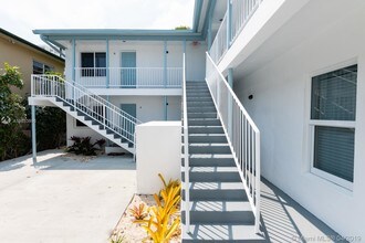 7910 Abbott Ave-Unit -6 in Miami Beach, FL - Building Photo - Building Photo