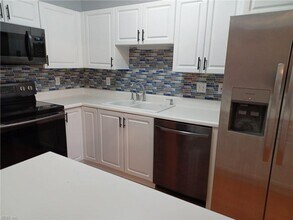 1332 Lake Dr in Newport News, VA - Building Photo - Building Photo