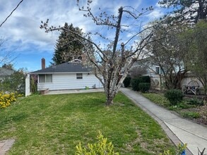 706 E 3rd Ave in Ellensburg, WA - Building Photo - Building Photo