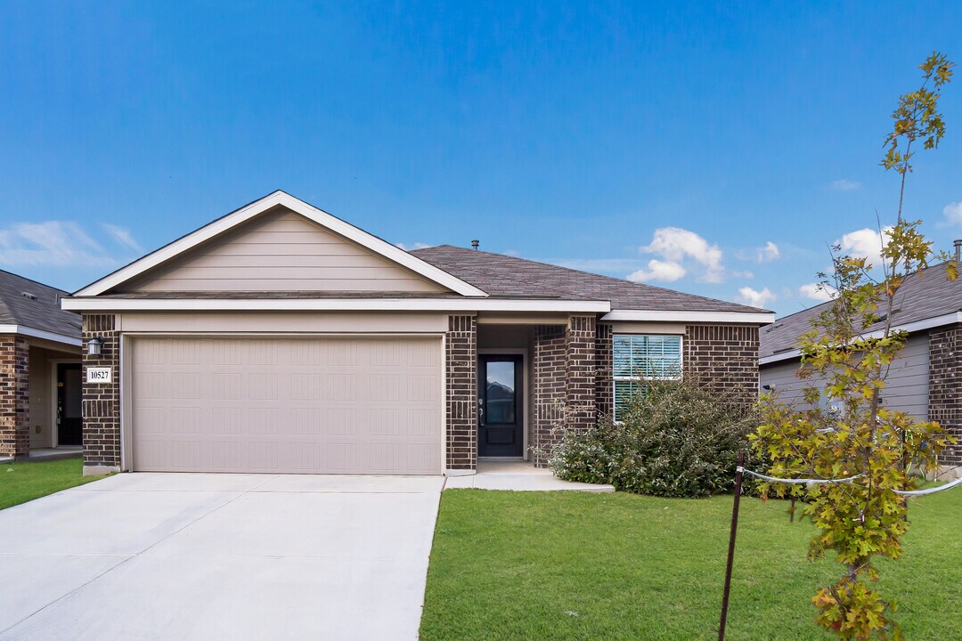 10527 Margarita Loop in Converse, TX - Building Photo