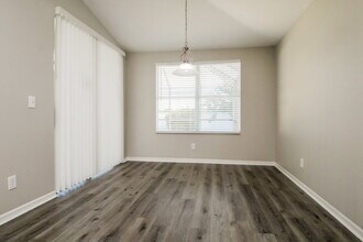 1104 Barclay Wood Dr in Ruskin, FL - Building Photo - Building Photo