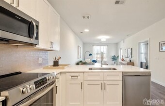 1 Nolan Way in East Brunswick, NJ - Building Photo - Building Photo