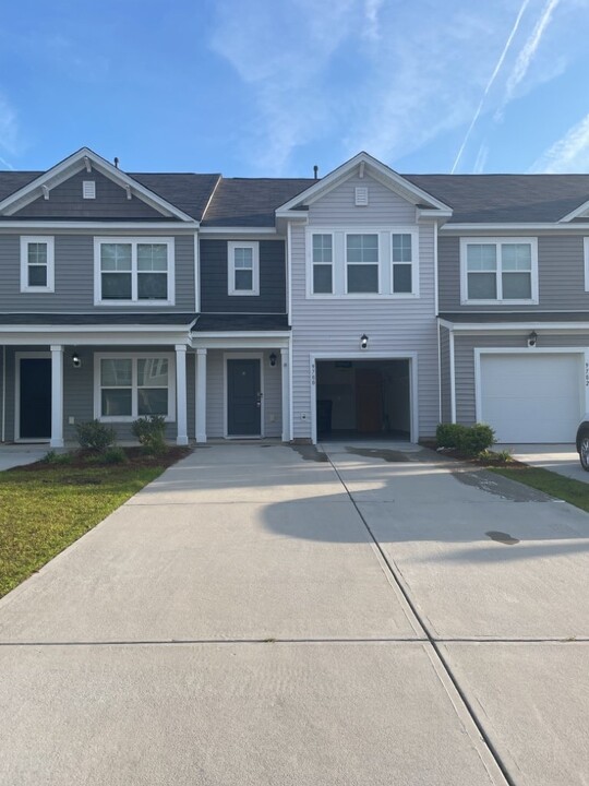 9780 Transplanter Cir in Ladson, SC - Building Photo