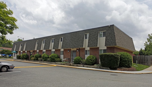 River Trace Apartments in Newport News, VA - Building Photo - Building Photo