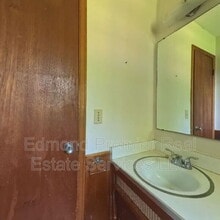 706 NW 96th St in Oklahoma City, OK - Foto de edificio - Building Photo