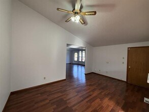 1943 SE 73rd Ave in Hillsboro, OR - Building Photo - Building Photo