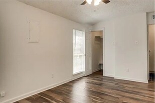 2653 Santa Barbara Dr in Grand Prairie, TX - Building Photo - Building Photo