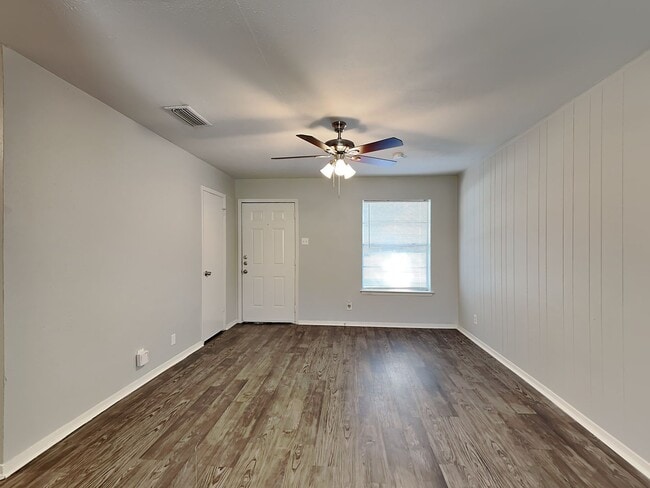 833 Stanford Dr in Lancaster, TX - Building Photo - Building Photo