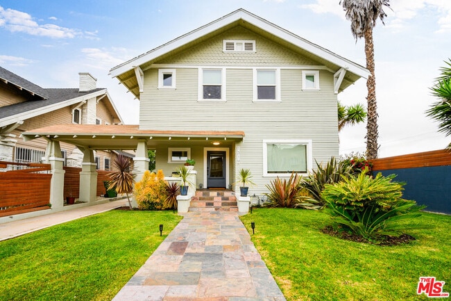 1319 12th Ave in Los Angeles, CA - Building Photo - Building Photo