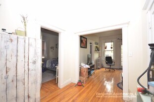 9 Egremont Rd, Unit 8 in Boston, MA - Building Photo