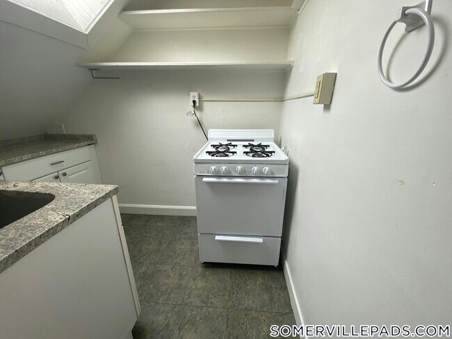 44 Central St, Unit 6 in Somerville, MA - Foto de edificio - Building Photo