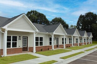 602 Parkview Ct in Cornelia, GA - Building Photo