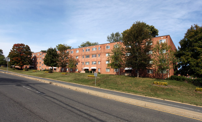 Edsall Gardens in Alexandria, VA - Building Photo - Building Photo