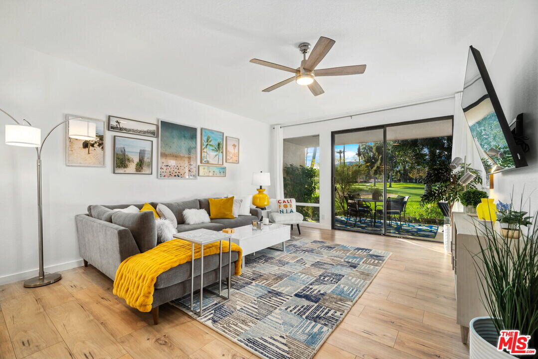 60 La Ronda Dr in Rancho Mirage, CA - Building Photo