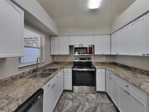 1714 Tarah Trace Dr in Brandon, FL - Building Photo - Building Photo