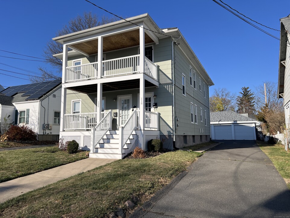 118 Richard St in West Hartford, CT - Building Photo